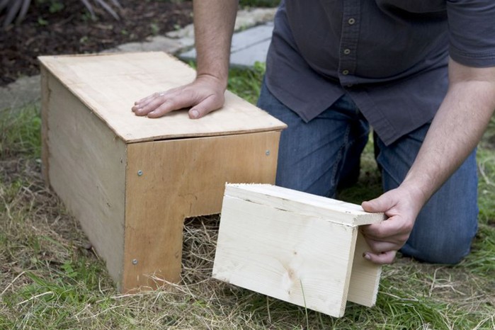 How to make a hedgehog house - adding on the tunnel entrance How to make a hedgehog house - adding on the tunnel entrance